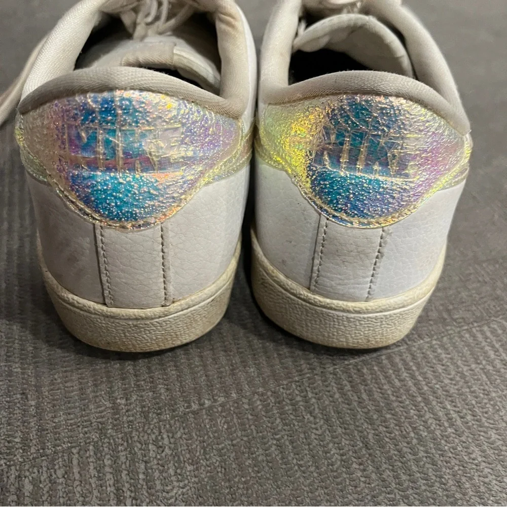 Nike Low rise White Sneakers with Iridescent Nike Logo US 9